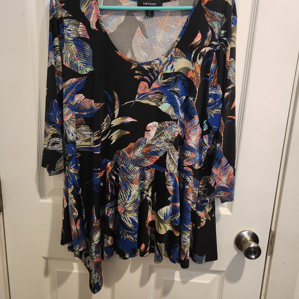 Women's Black and Floral Leaf Print Top